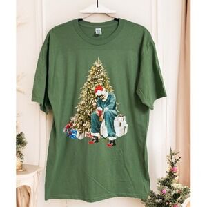 Spectra USA Apparel Men T-Shirt Size L Tired Santa Christmas Graphic Print Green
